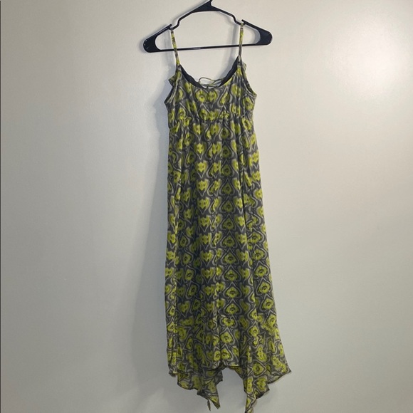 Elegant Asymmetrical Dress in Yellow and Black - Picture 3 of 7